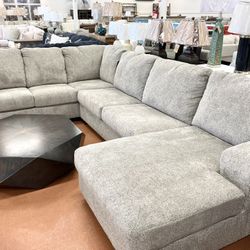 New Large Sectional 🔥🔥 IN STOCK 