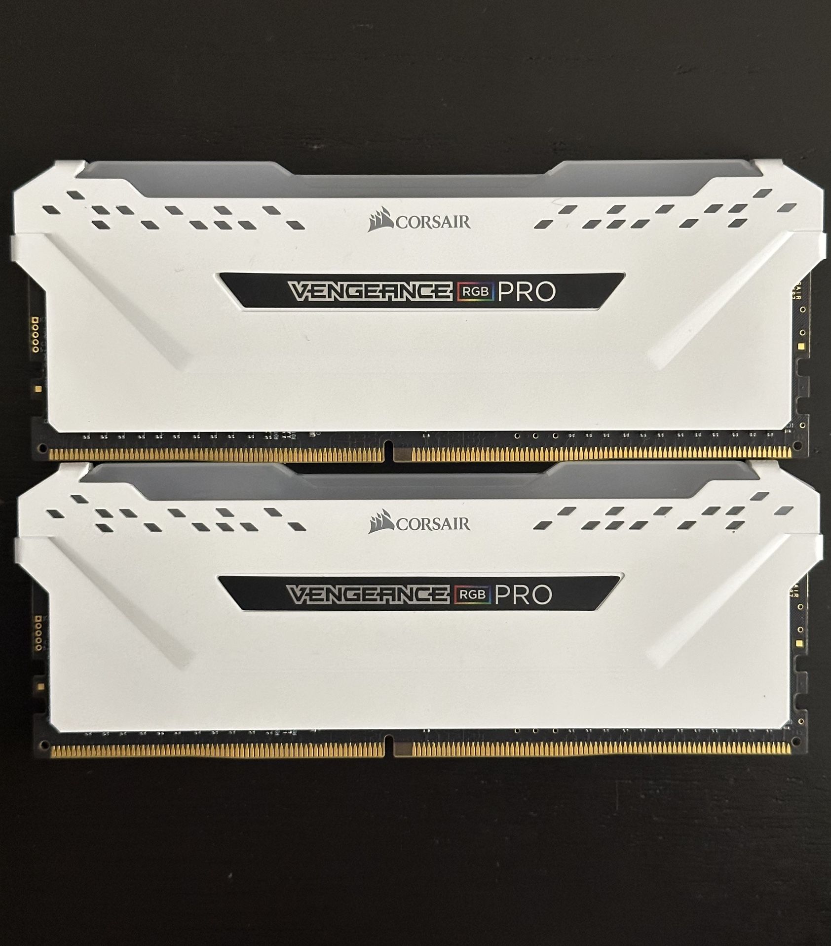 Corsair Vengeance RGB Pro 16GB (2x8GB) DDR4 3200MHz C16 White Gaming Memory Kit