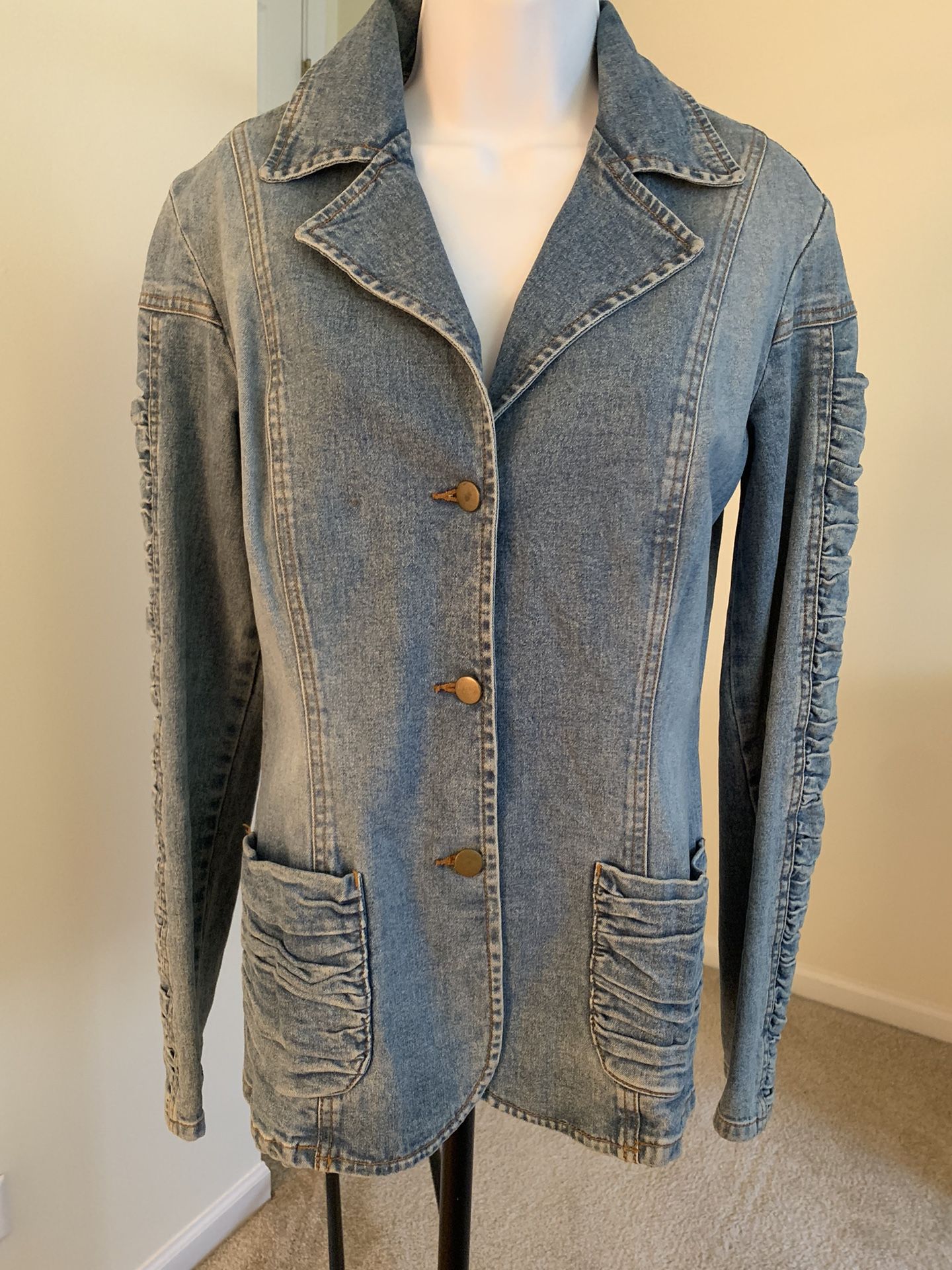WOMANS JEAN JACKET