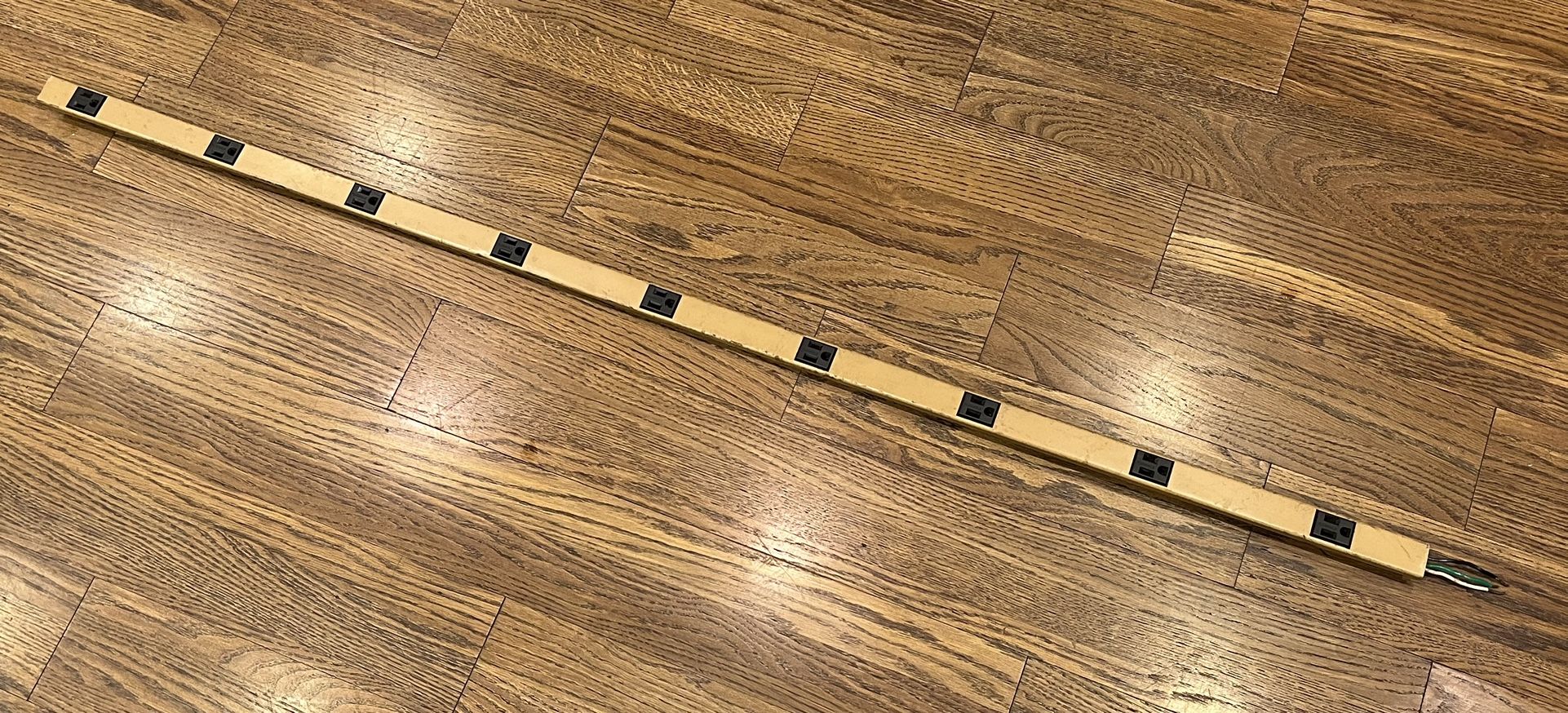 Wiremold Plugmold 10-Outlet Power Strip, 4-1/2 ft. Long