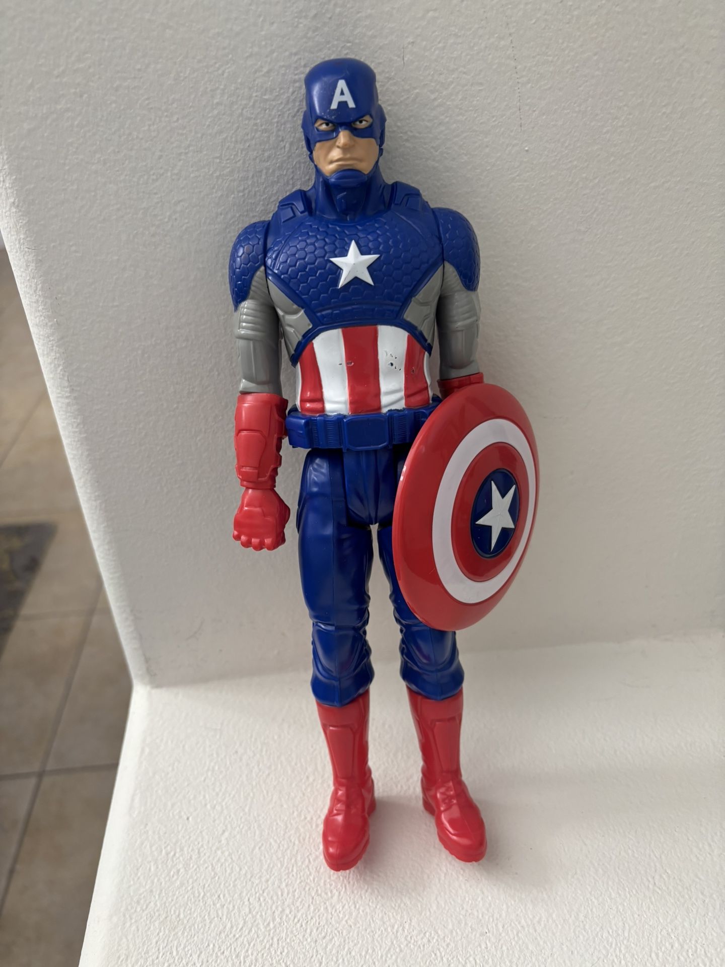 Genuine Hasbro 2014 Marvel 11" (inch) Plastic Captain America Action Figure