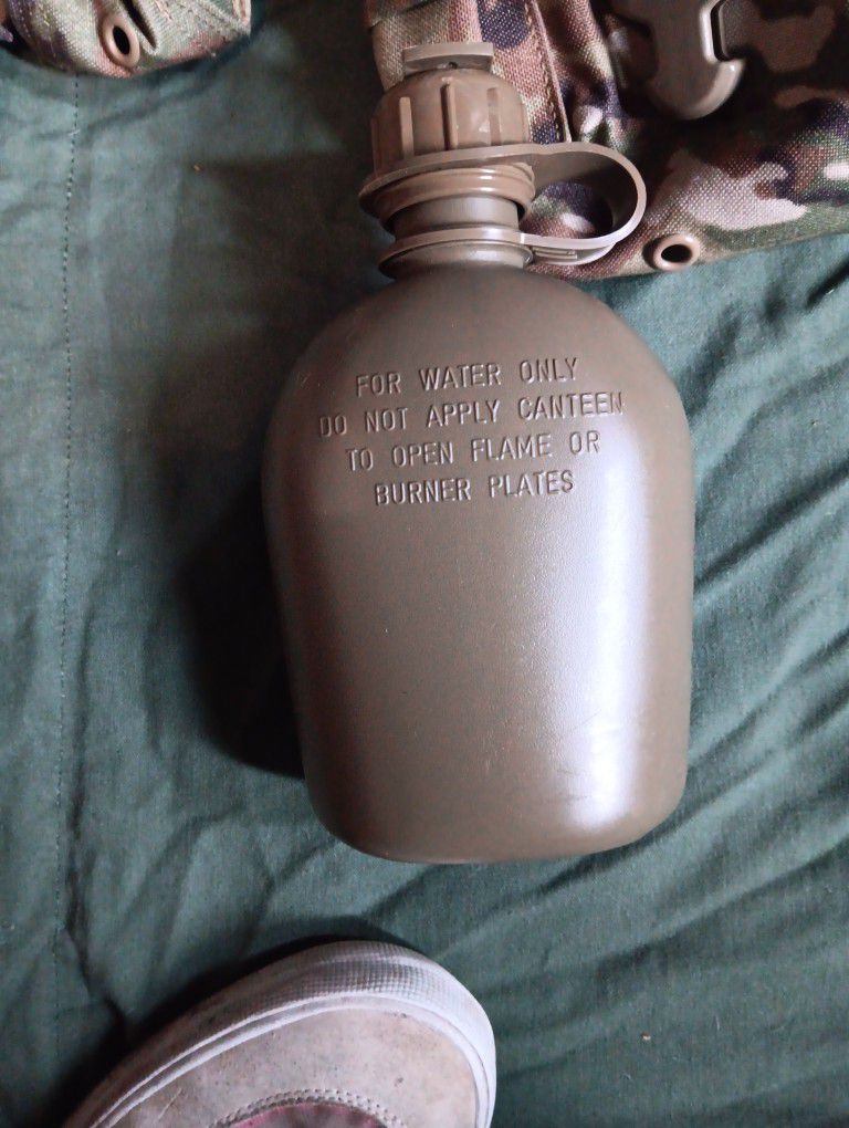 Army Issue Canteen, Cup, Pouch And Stove 