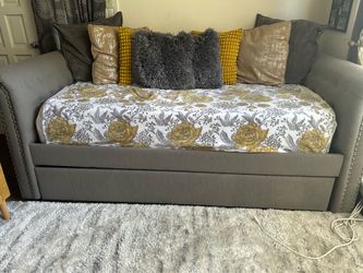 Day bed/ trundle