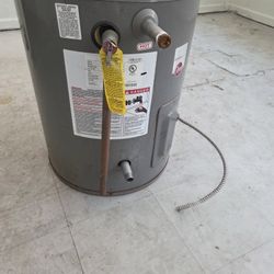 20-gallon, 220V electric Rheem water heater; works perfectly with no issues. It was replaced by a larger one.