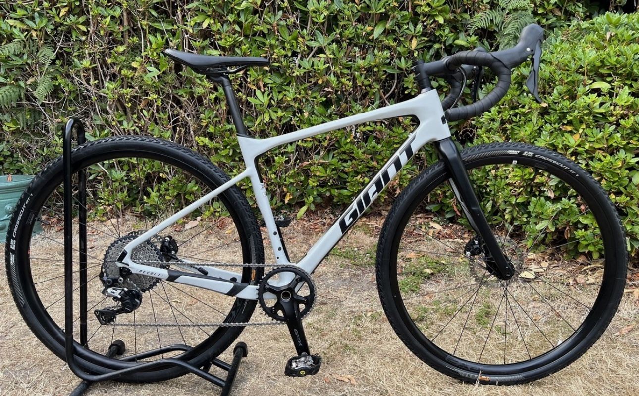 Item description from the seller Giant Revolt Advanced 1 Full Carbon Gravel Bike in excellent used condition, finished in the Concrete (Matte Grey) co
