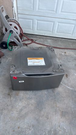LG pedestal