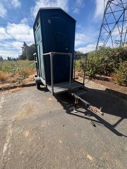 Portable Toilet Trailer with Steps