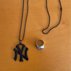 NYY Black Chain With Logo And Ring