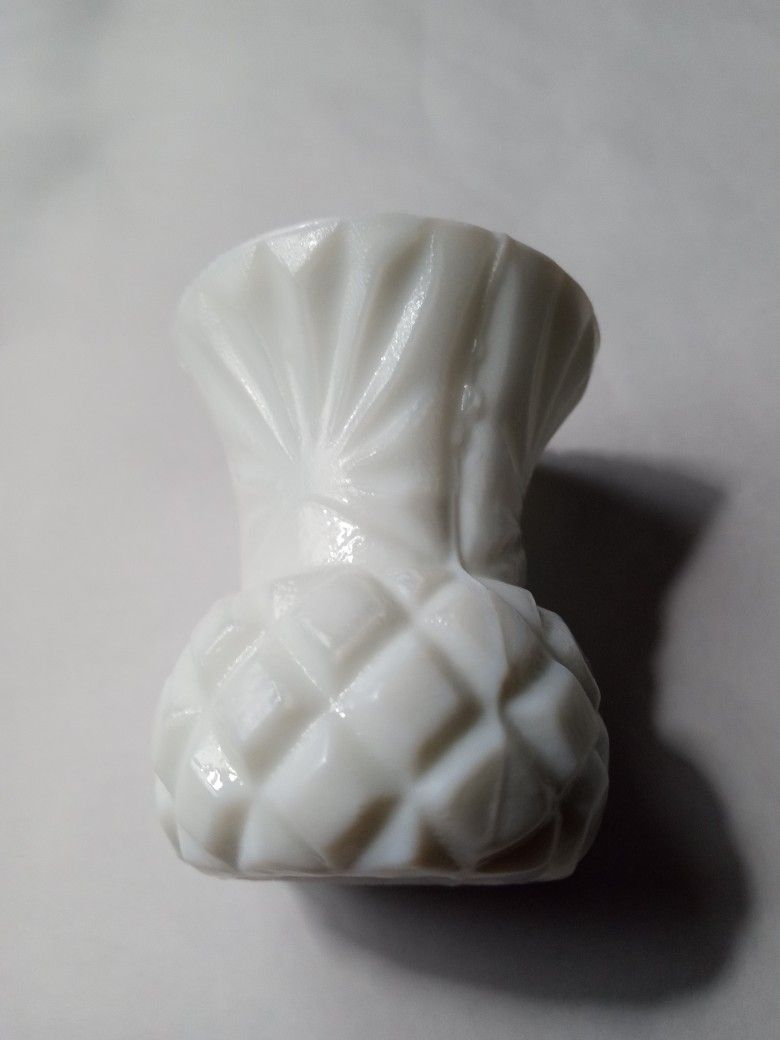 Whit Vase With Little Designs