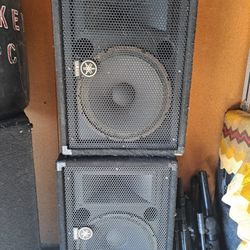 Yamaha Monitors 12in..