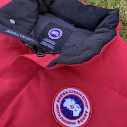 New Canada Goose Red Freestyle Crew Vest Unisex  