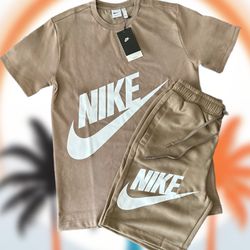 🆕 Men’s Khaki Nike Shorts Set - Medium 🆕 