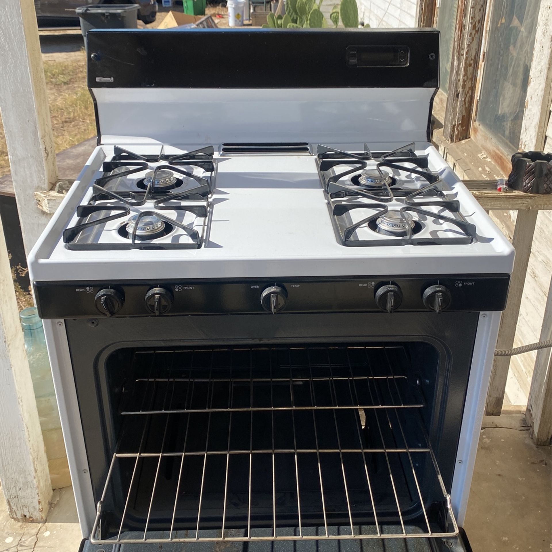 Kenmore Gas Range for Sale in Bakersfield, CA OfferUp