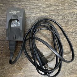 Genuine Olympus Li-Ion Battery Charger LI-10C for Camedia Digital Camera, Etc.