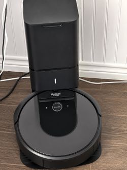 iRobot Roomba with the self-emptying Clean Base