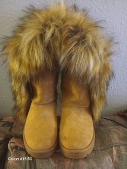 Womens Fuzzy Boots 