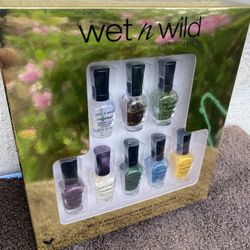 Wet & Wild 8 Piece Mini Nail Polish Gift Set.