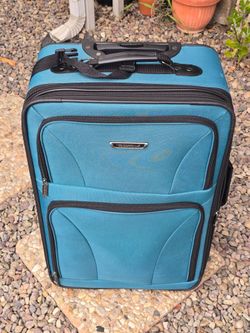 Travelers Choice Suitcase 25"