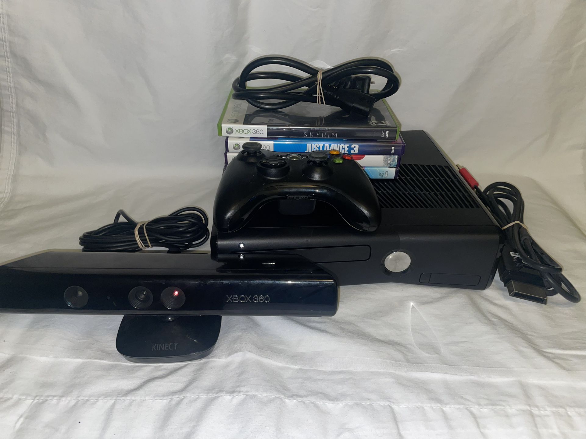 Xbox 360 Kinect Bundle 