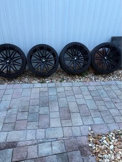22inch staggered rims 5x120