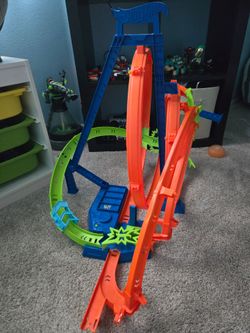 Hot wheel truck