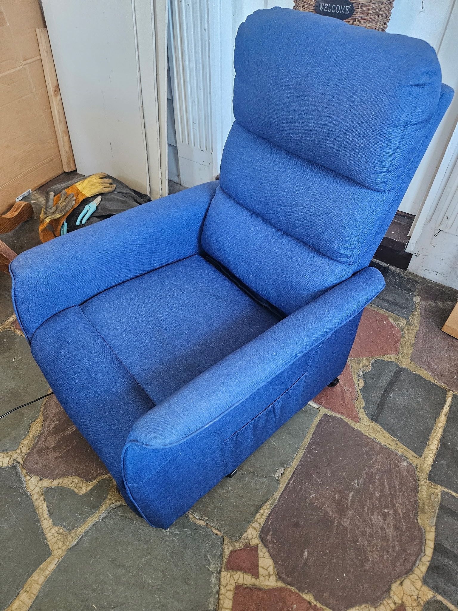Power Lift Recliner - helps you stand up - Like New - Used 1 Month 
