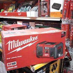 MILWAUKEE M18 JOBSITE RADIO (TOOL ONLY)
