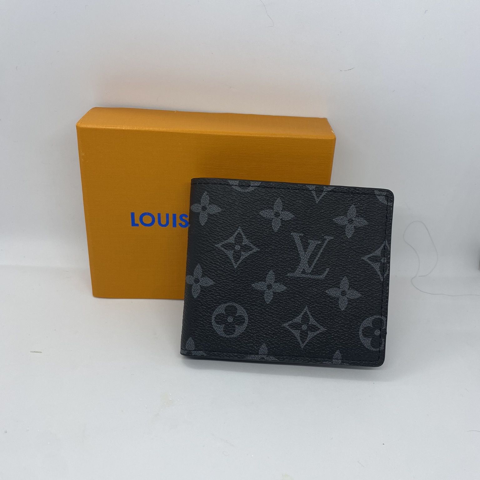 Louis Vuitton Mens Wallet for Sale in Cleburne, TX - OfferUp