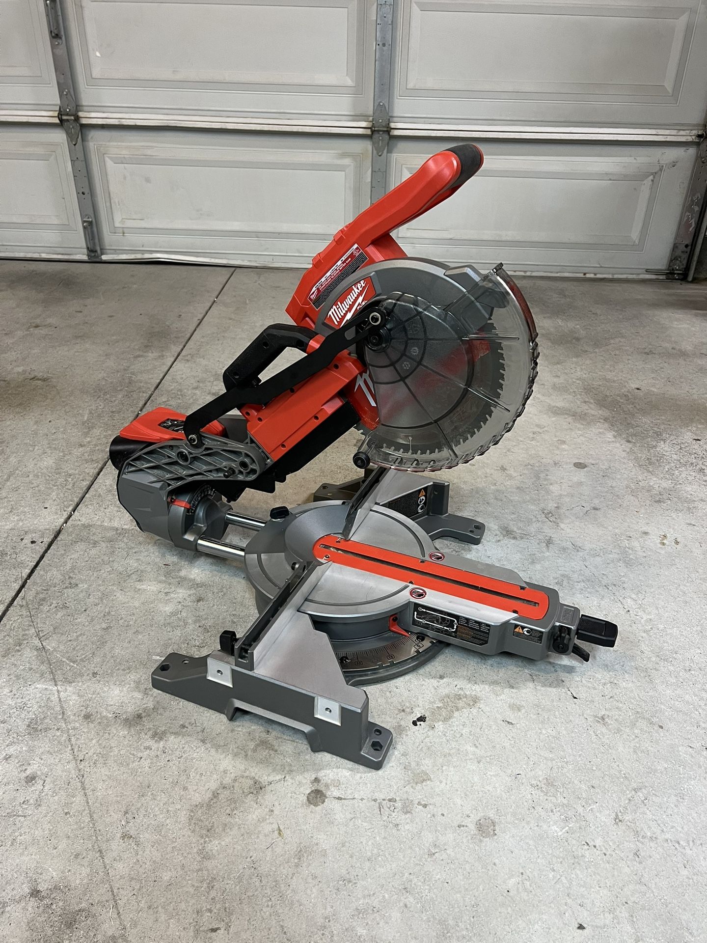 Milwaukee M18 FUEL 18V Lithium-Ion Brushless Cordless 10 in. Dual Bevel Sliding Compound Miter Saw (Tool-Only)