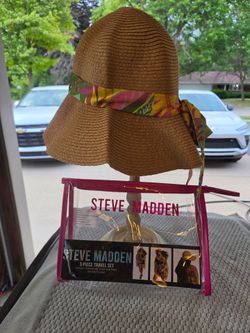 Steve Madden 3 pc set. Cover up. Hat and zippered pouch