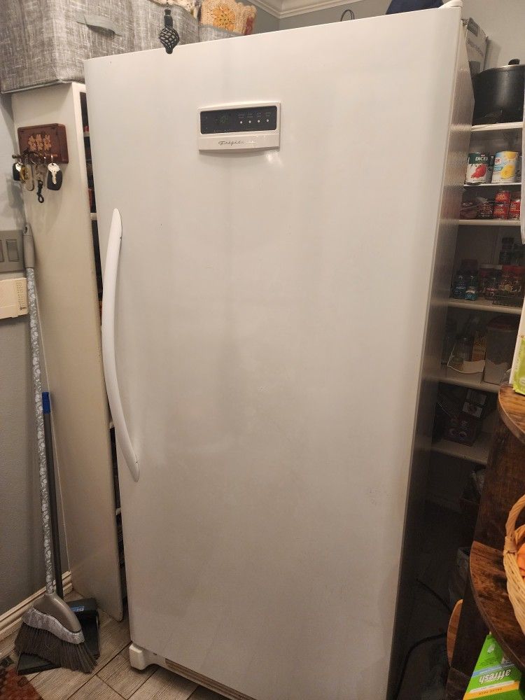 Frigidaire 20.5 cf Upright Frost Free Freezer