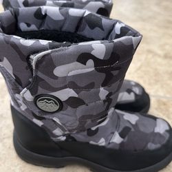 Snow shoes kids size 6