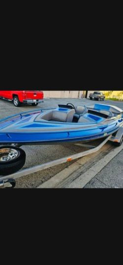 1990 Commander Boat Open Bow 21 Ft.