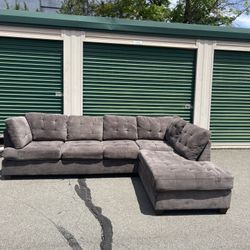 Free Delivery! Gray Sectional Sofa/Couch! 
