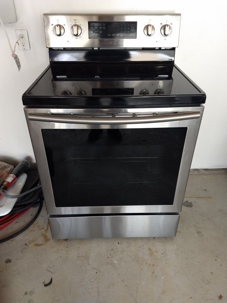 Samsung Electric Range NE59J7630/NE59M7630
