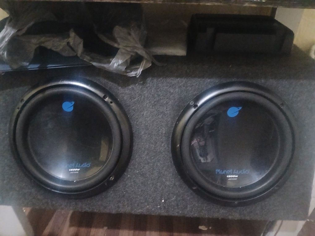 2 , 10" Planet Audio Subs In Box With 400 Watt Amp