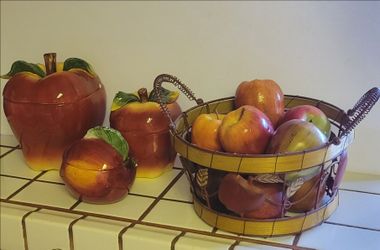 Vintage Apple Kitchen Decor