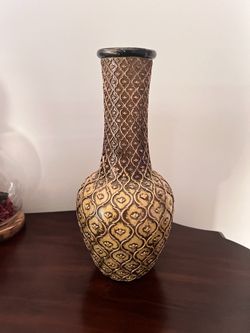 Decorative Gold Accent Vase – Modern Home Decor