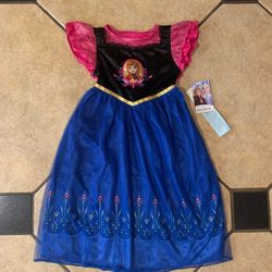 DISNEY ELSA 4T! Perfect For Halloween Or For Sleep Gowns $15