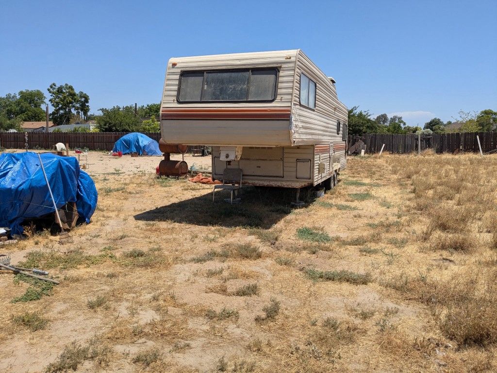 Comfort 5th Wheel $500