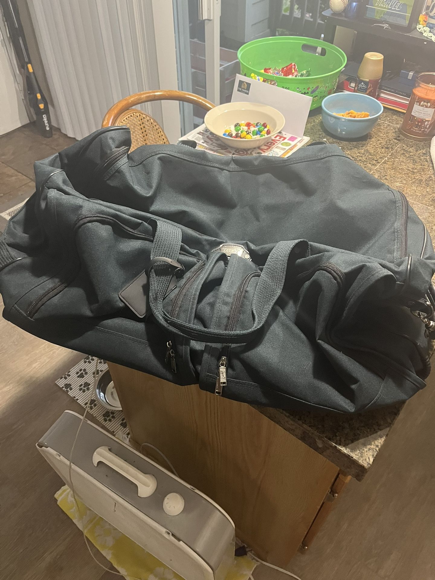 Perf Condition Ricardo Beverly Hills Forest Green Luggage Bag On Wheels Great Deal