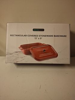 New! 9x13 Stoneware Baking Dish W/lid