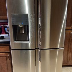 Samsung 4-Door Flex with Food Showcase 27.8-cu ft 4-Door French Door Refrigerator