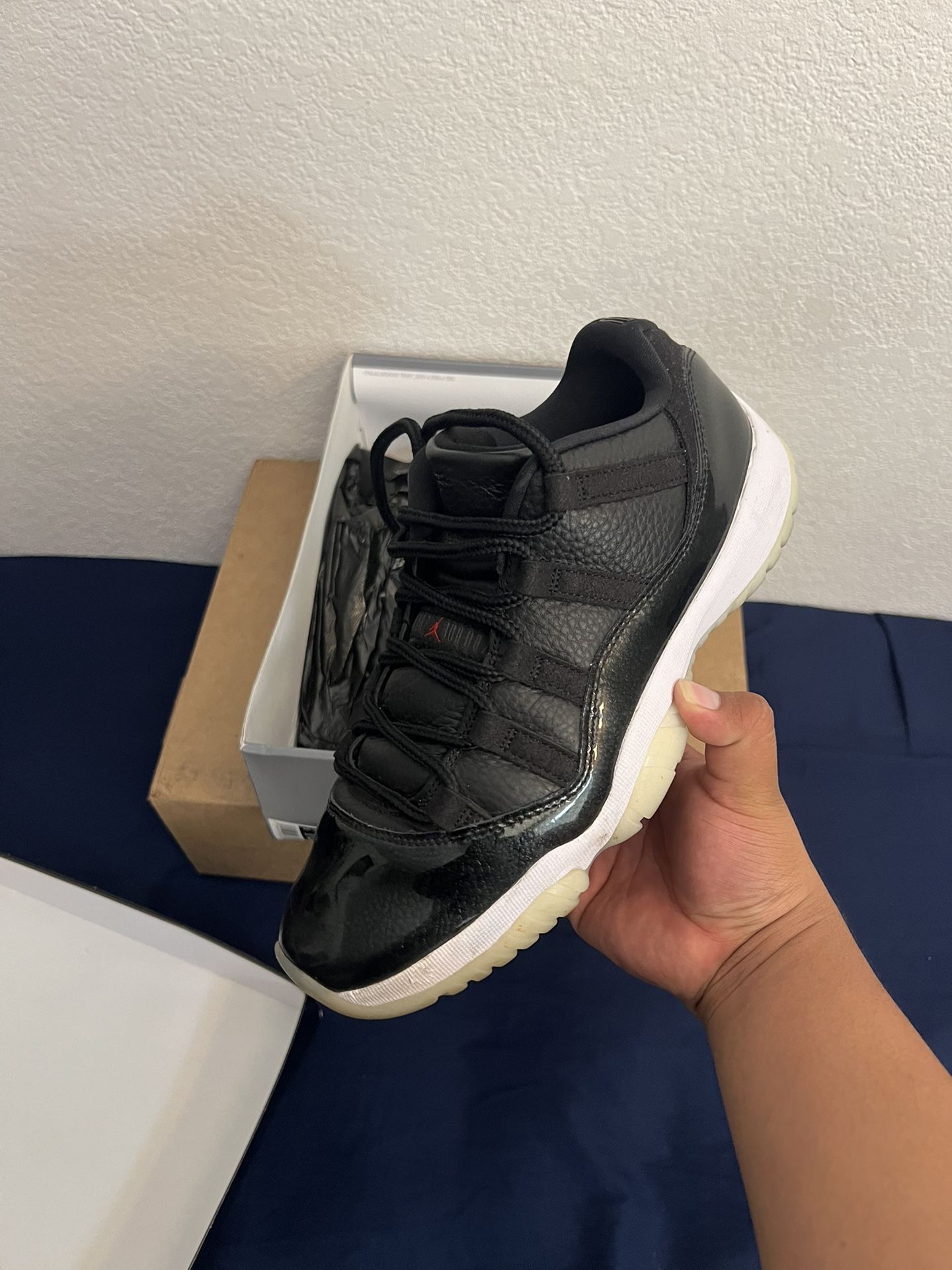 Jordan 11 Low 72-10 Size 9.5