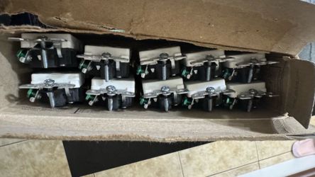 Leviton Decora 15 Amp 125 V Duplex Outlet/Receptacle, White (10-Pack) 5325-WMP