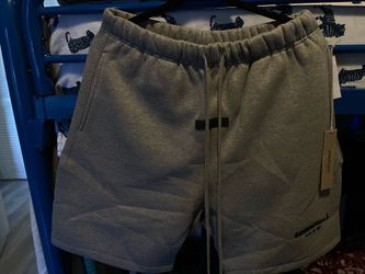 ESSENTIALS SHORTS