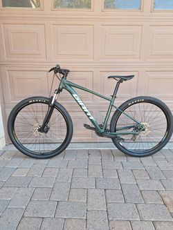 GIANT TALON 4 MOUNTAIN BIKE 29 ER LIKE NEW ( CHECK MY OTHER BIKES)