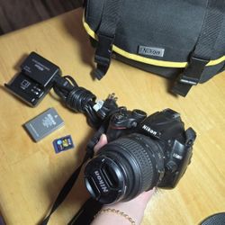 Nikon D5000 DSLR Camera Bundle - Low Shutter Count