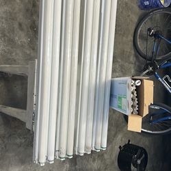 Four 4 foot fluorescent light fixtures and 6 new bulbs