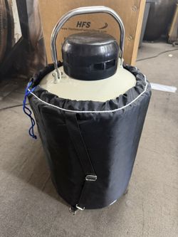 NEW  10L Capacity Cryogenic Container With Canisters